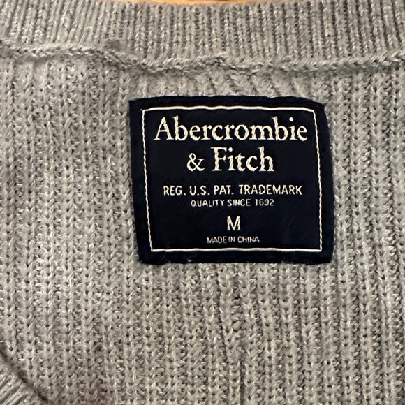 Abercrombie & Fitch Gray V-Neck Women's Sweater - Picture 2 of 3
